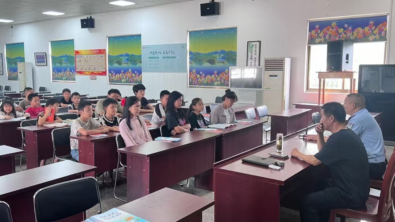 曹娥派出所暑假期間在金村村文化禮堂開展“打瑤”整治專項(xiàng)宣傳